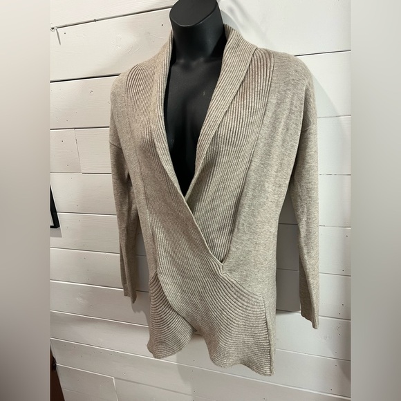 🤎H2 HOLT RENFREW Beige Cross-Over Sweater – Size L - Picture 8 of 10